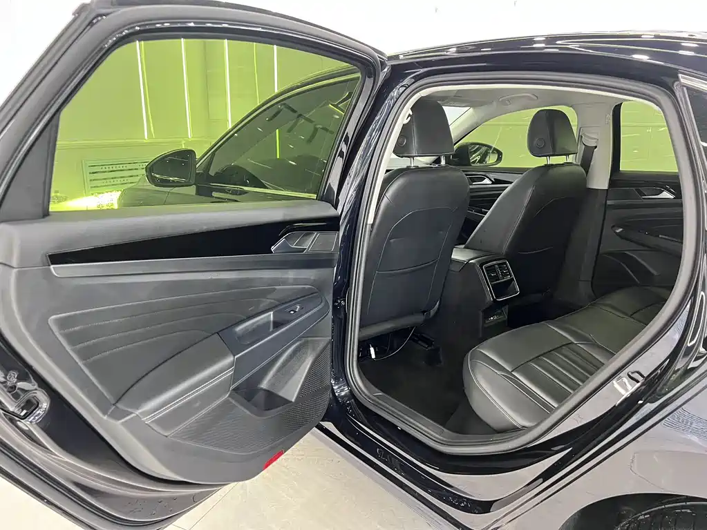 Volkswagen Passat — фото 11