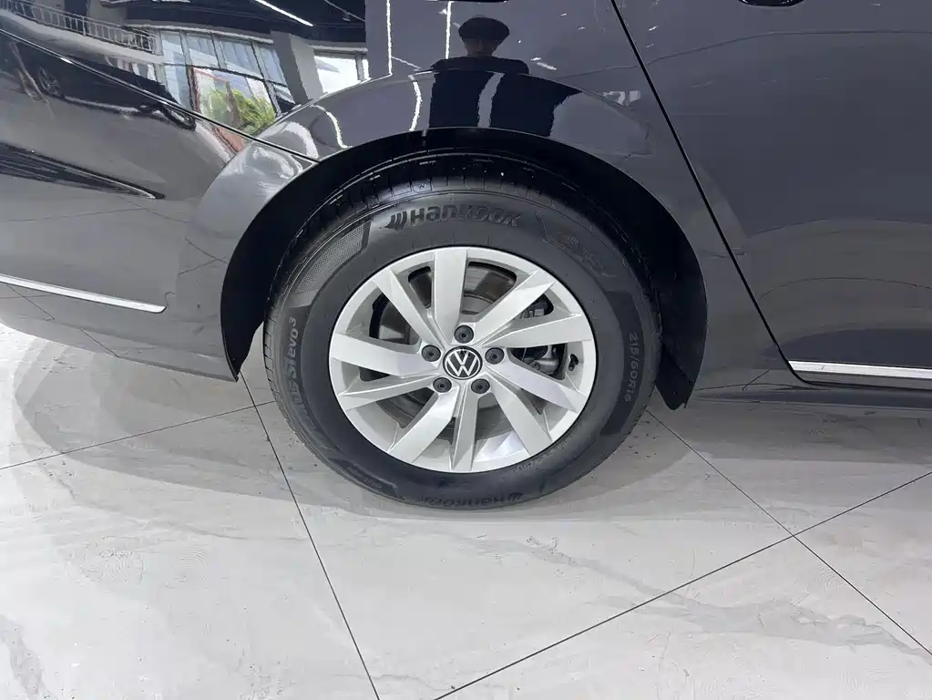 Volkswagen Passat — фото 19