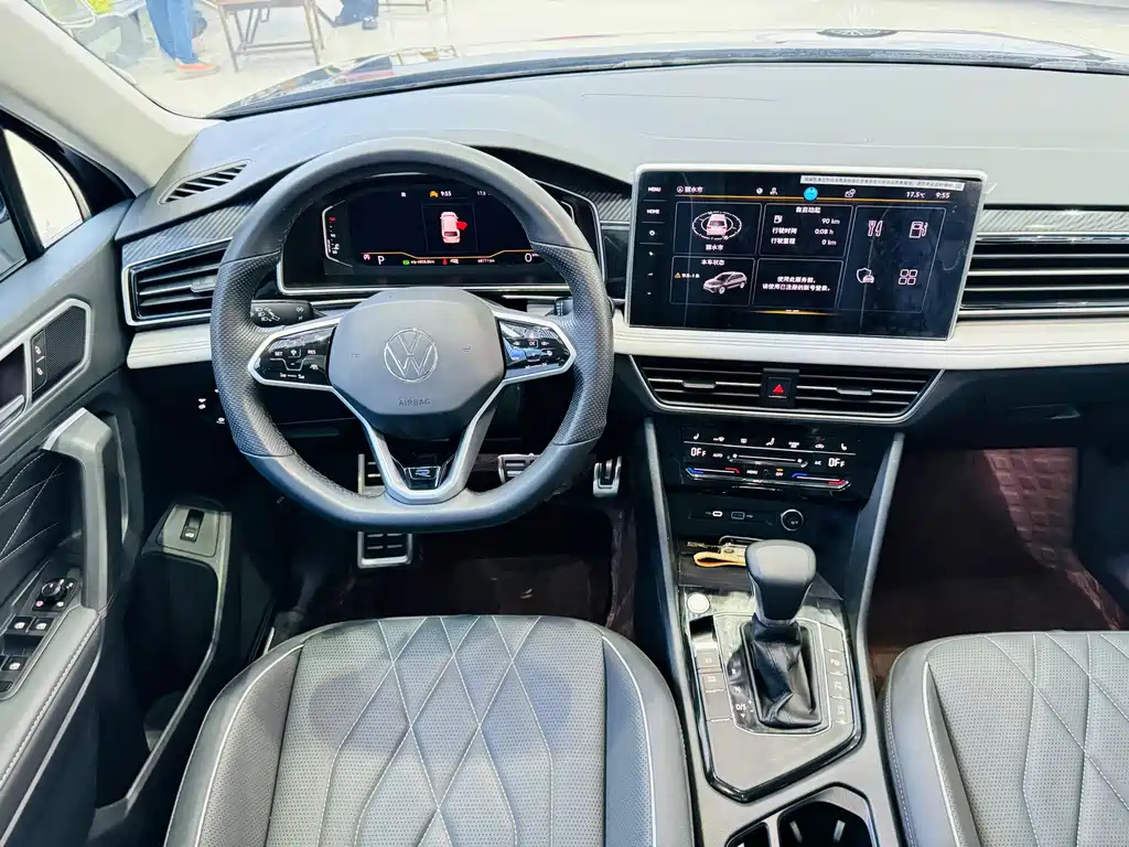 Volkswagen Tiguan L — фото 11