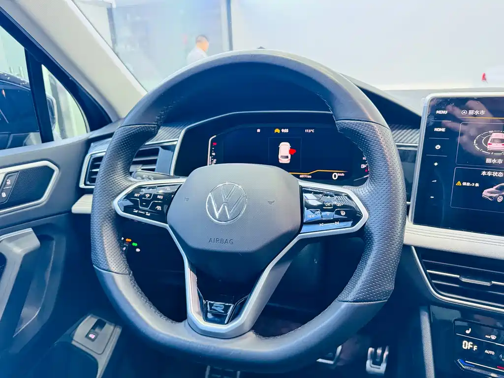 Volkswagen Tiguan L — фото 14