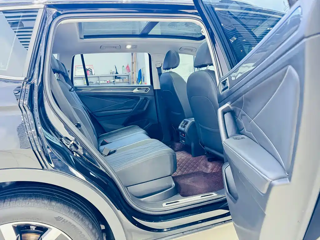 Volkswagen Tiguan L — фото 8