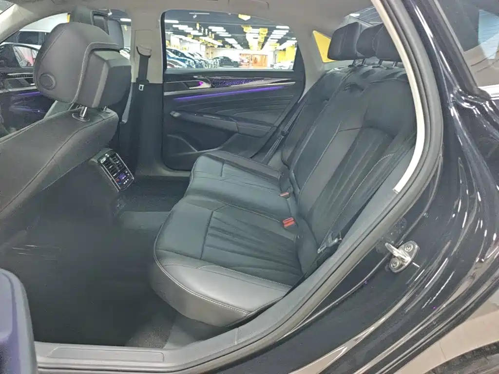 Volkswagen Passat — фото 17