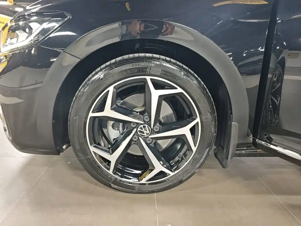 Volkswagen Passat — фото 23