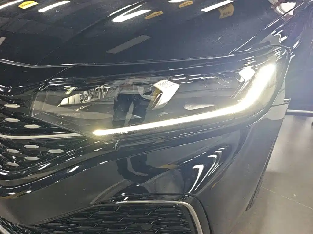Volkswagen Passat — фото 24