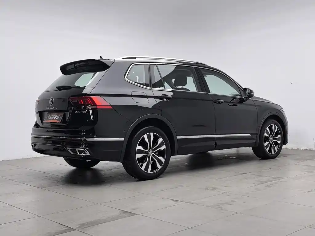 Volkswagen Tiguan L — фото 2