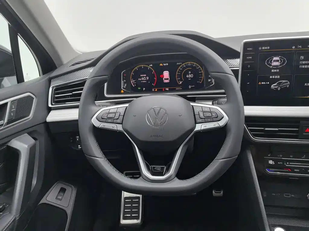 Volkswagen Tiguan L — фото 11