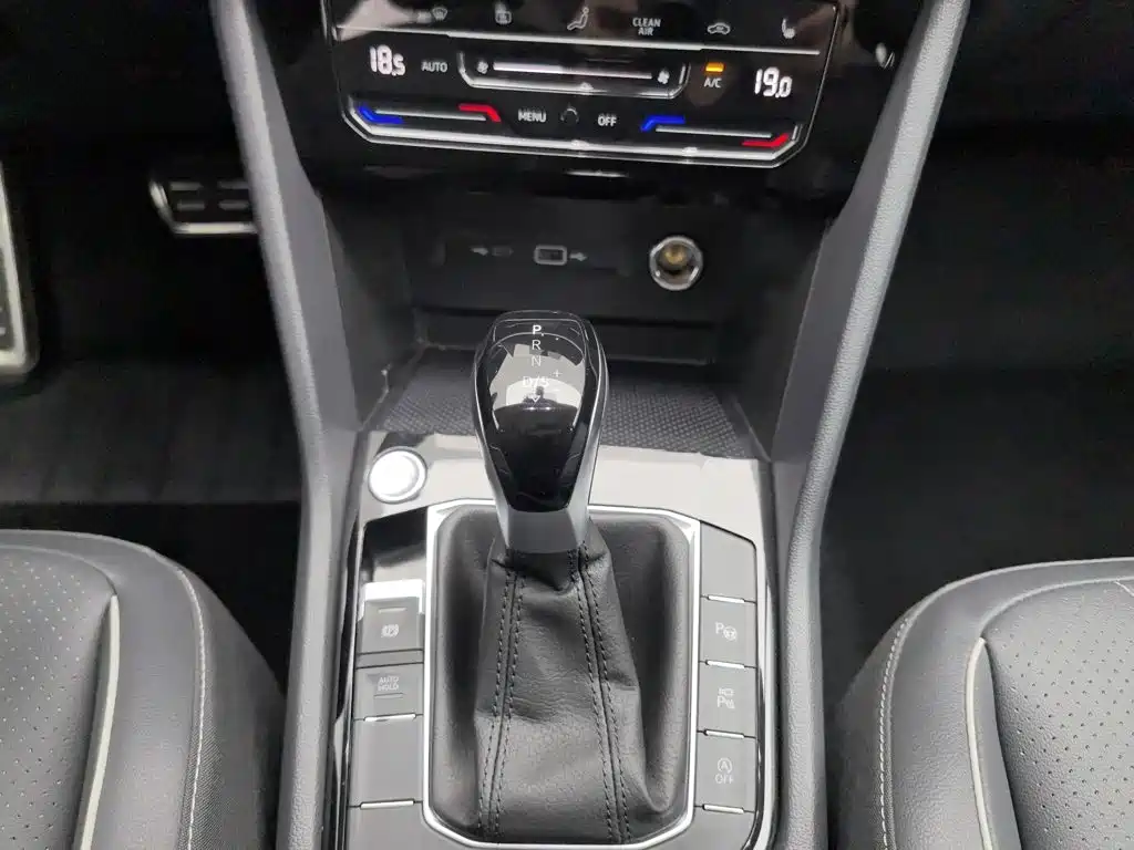 Volkswagen Tiguan L — фото 13