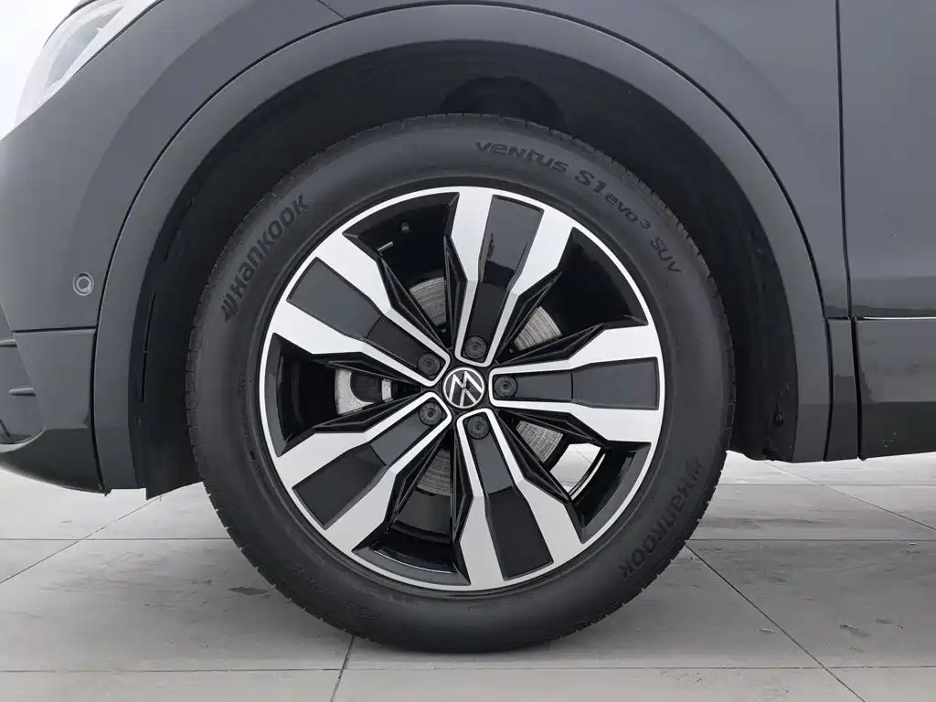 Volkswagen Tiguan L — фото 17