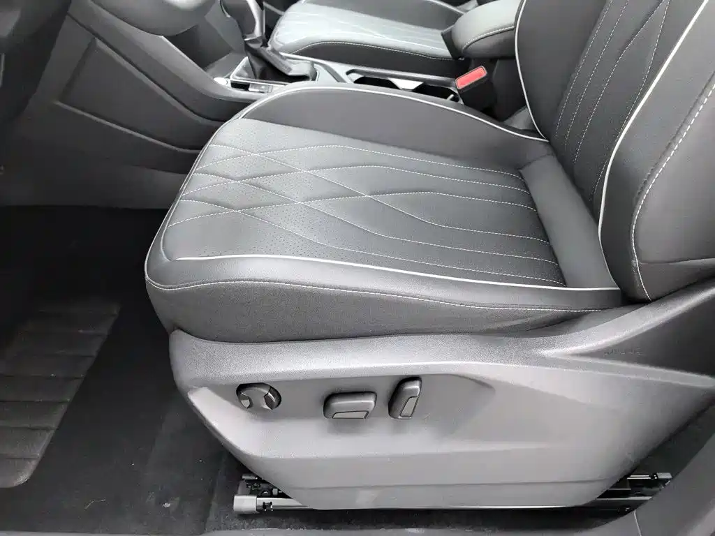 Volkswagen Tiguan L — фото 20