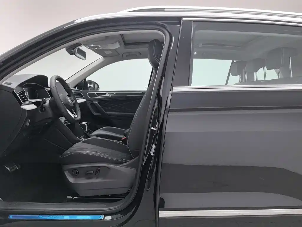 Volkswagen Tiguan L — фото 10