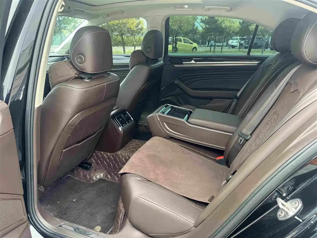 Volkswagen Phideon — фото 13