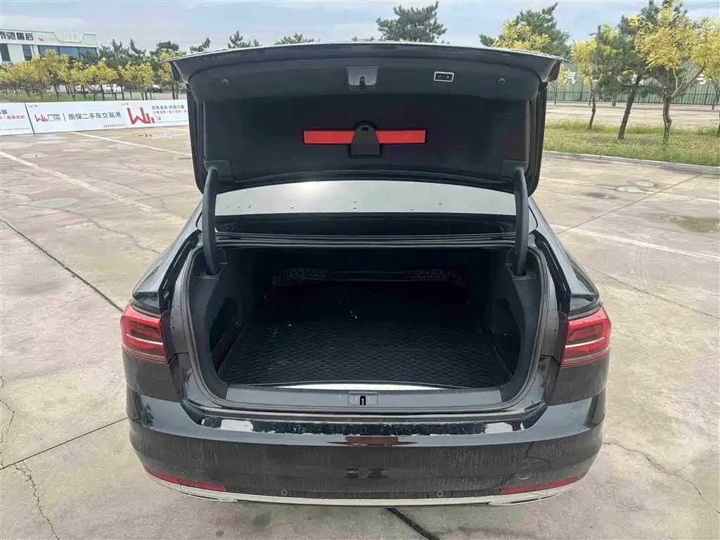Volkswagen Phideon — фото 17