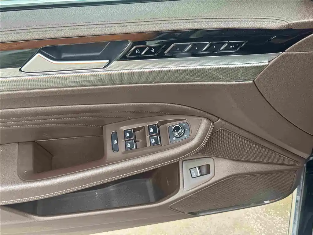 Volkswagen Phideon — фото 8