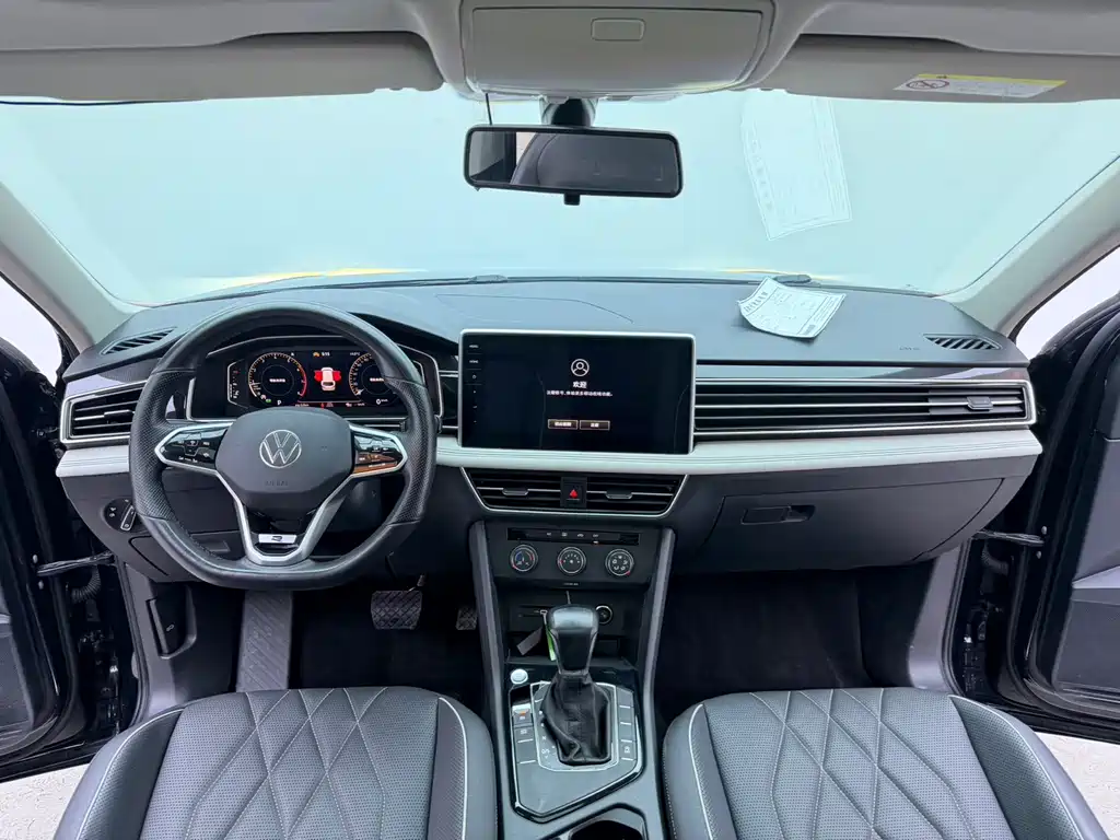 Volkswagen Tiguan L — фото 11