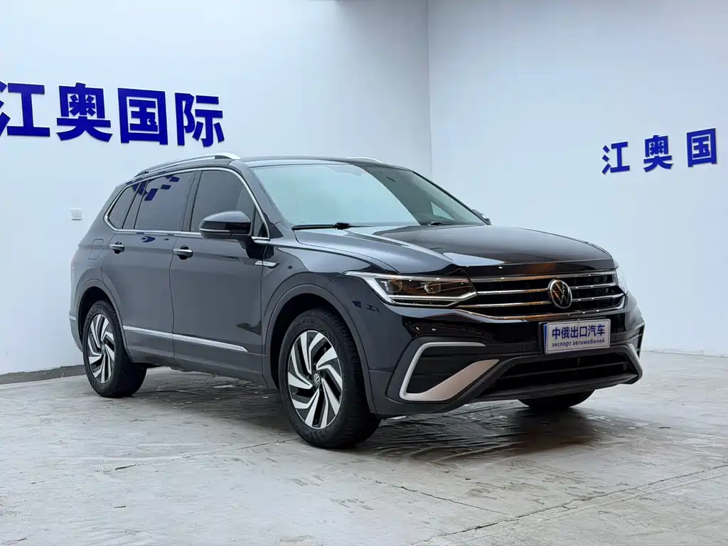 Volkswagen Tiguan L — фото 3
