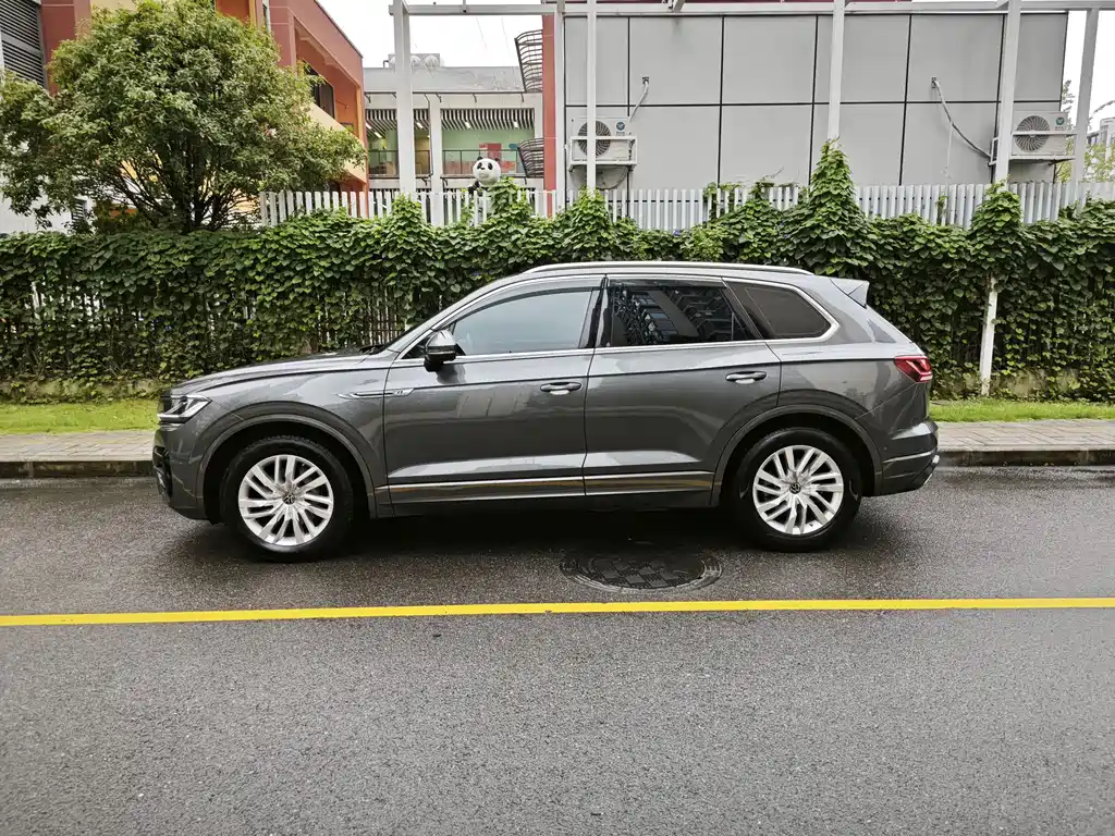 Volkswagen Touareg — фото 4
