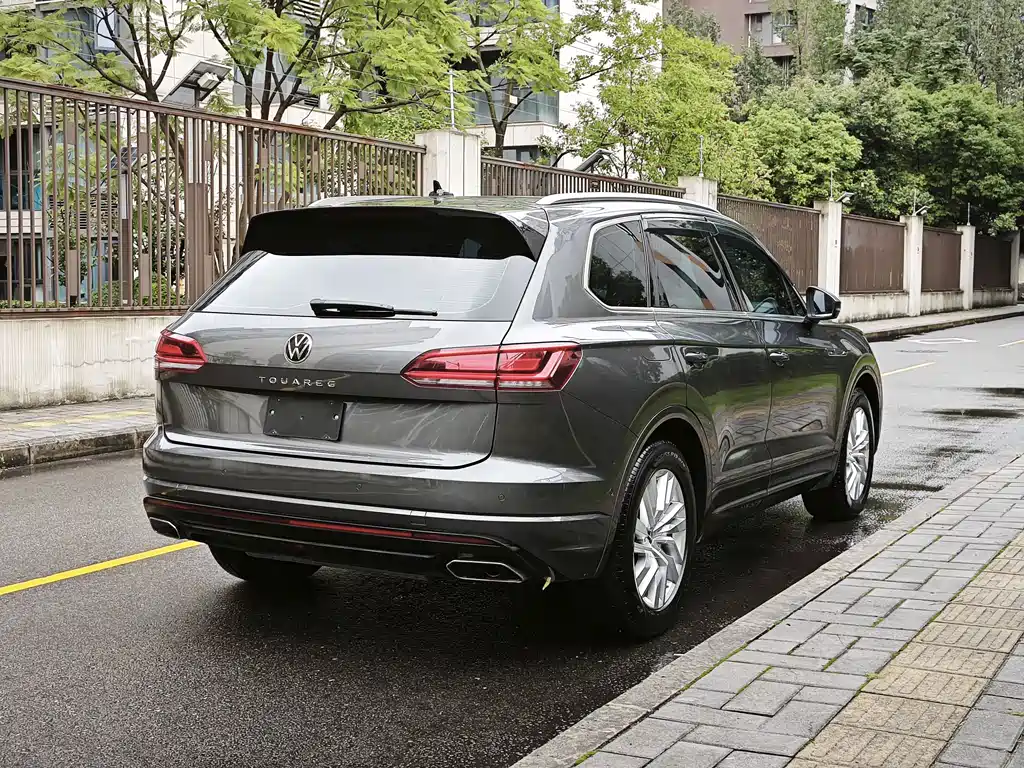 Volkswagen Touareg — фото 9