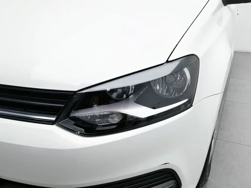 Volkswagen Polo — фото 7