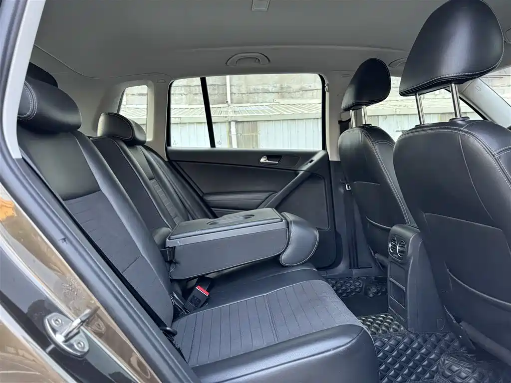 Volkswagen Tiguan — фото 6