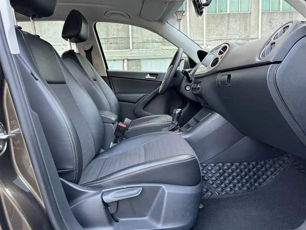 Volkswagen Tiguan — фото 7