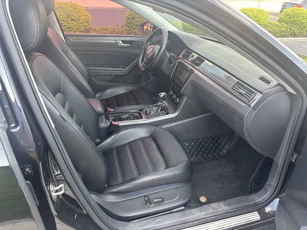 Volkswagen Passat — фото 13