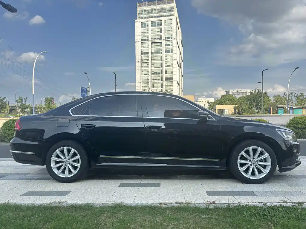 Volkswagen Passat — фото 4