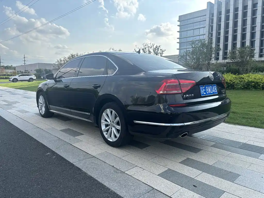Volkswagen Passat — фото 7