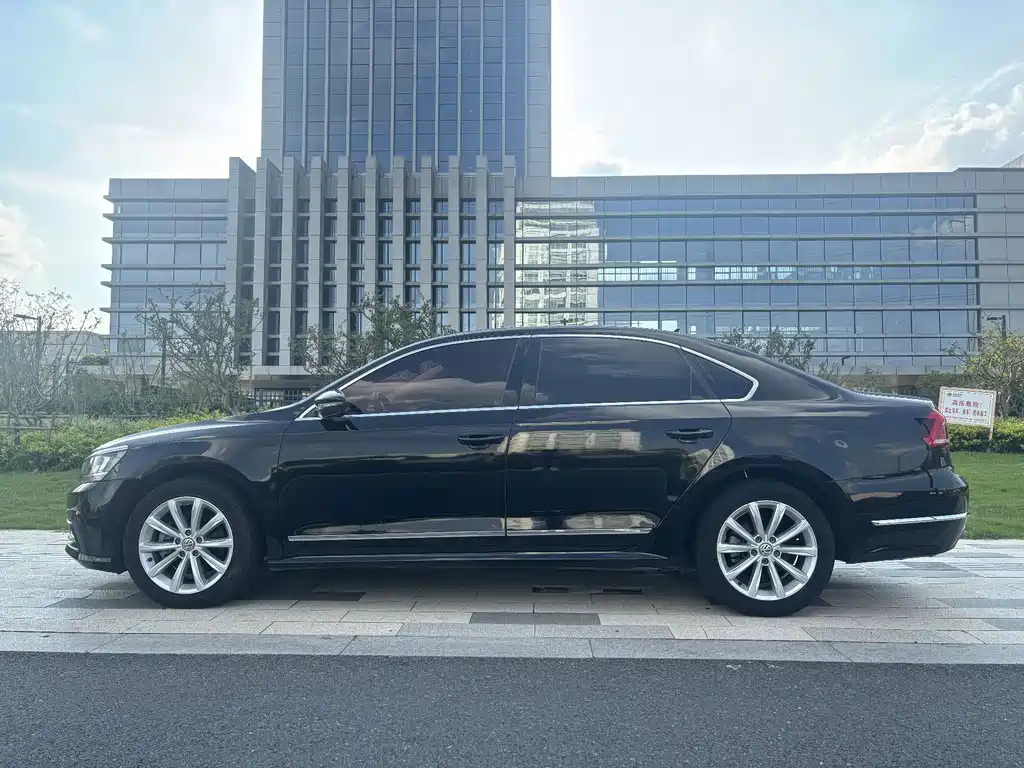 Volkswagen Passat — фото 8