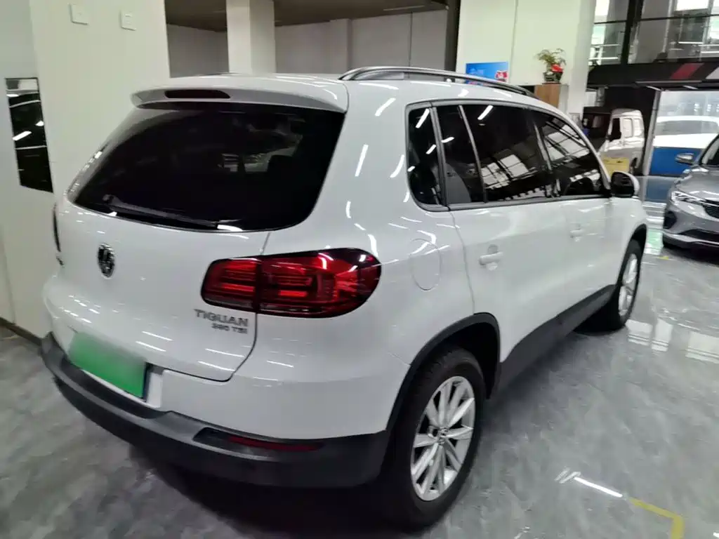 Volkswagen Tiguan — фото 7