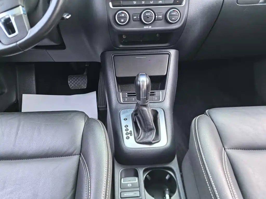 Volkswagen Tiguan — фото 11