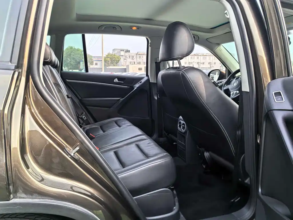 Volkswagen Tiguan — фото 13