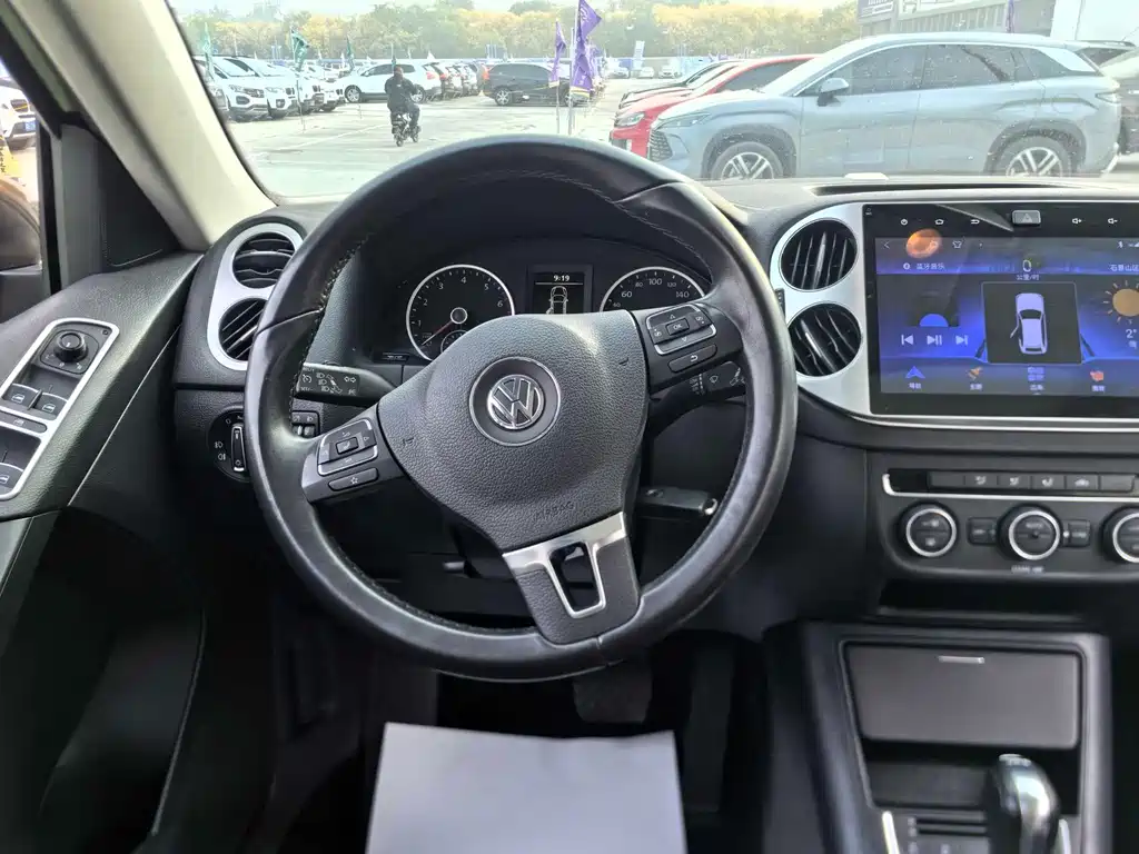Volkswagen Tiguan — фото 14