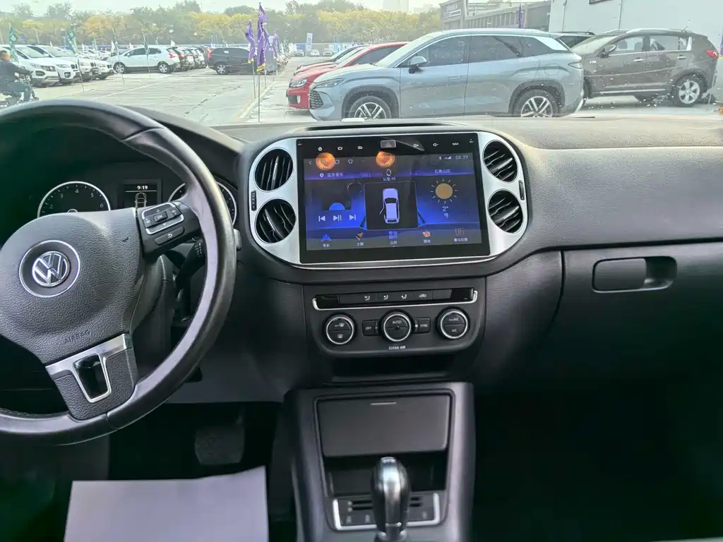 Volkswagen Tiguan — фото 15