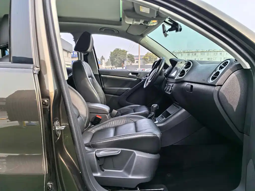 Volkswagen Tiguan — фото 17