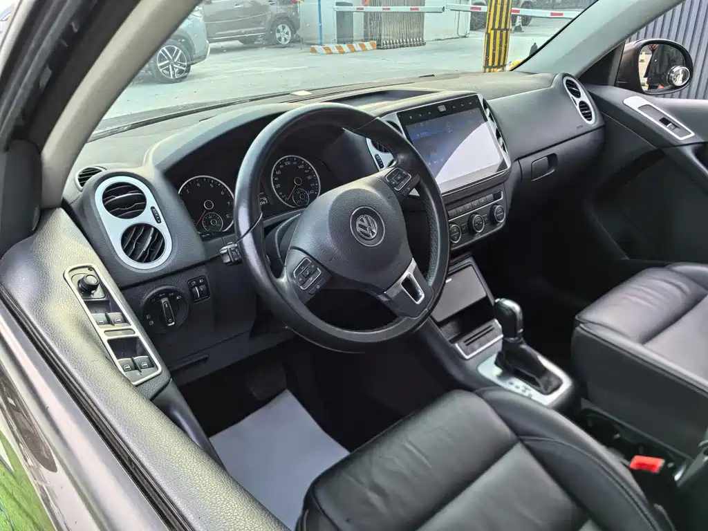 Volkswagen Tiguan — фото 8