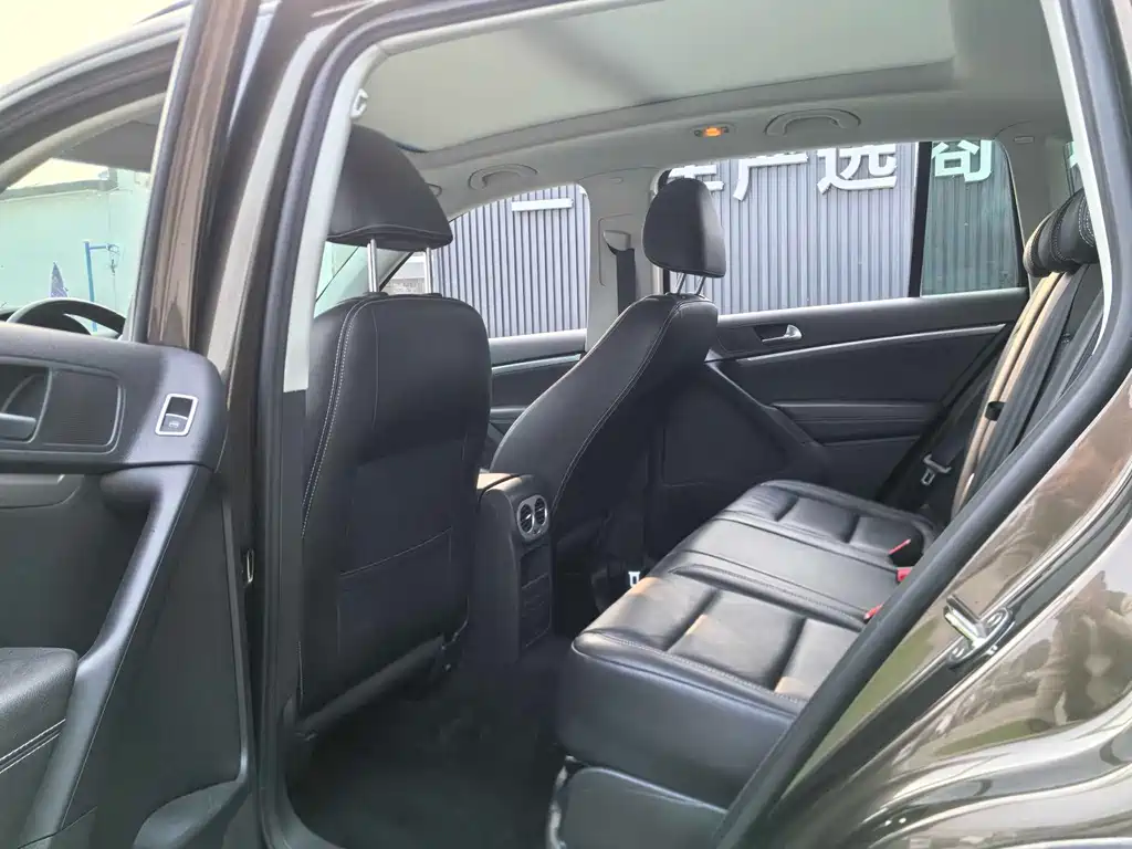 Volkswagen Tiguan — фото 9