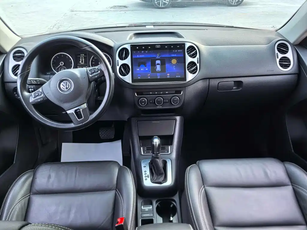 Volkswagen Tiguan — фото 10