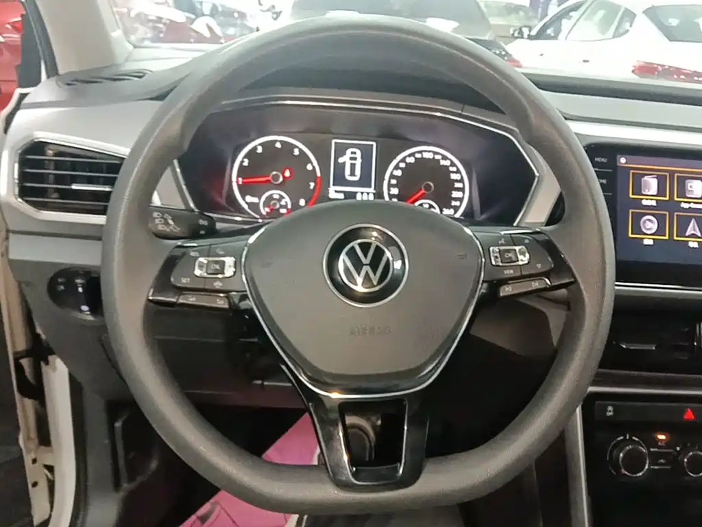 Volkswagen T-Cross — фото 11