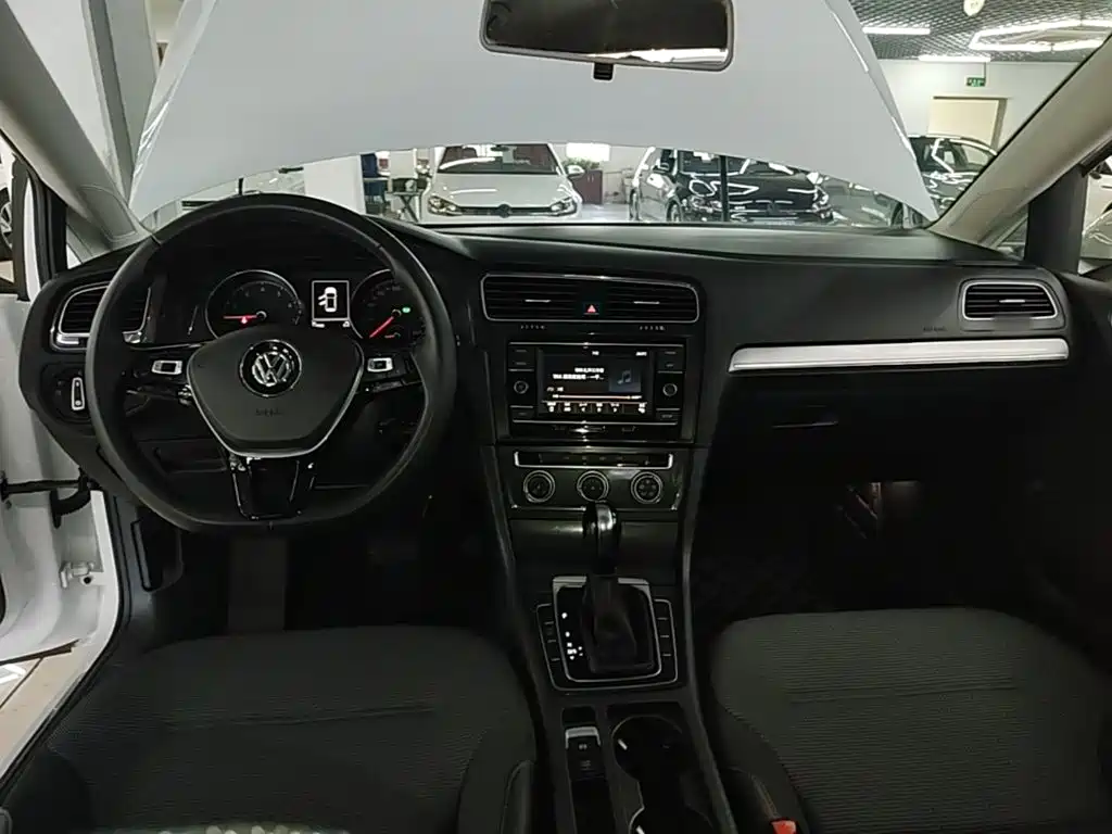 Volkswagen Golf — фото 10