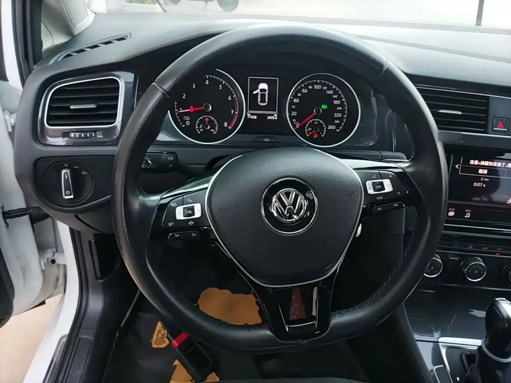 Volkswagen Golf — фото 11