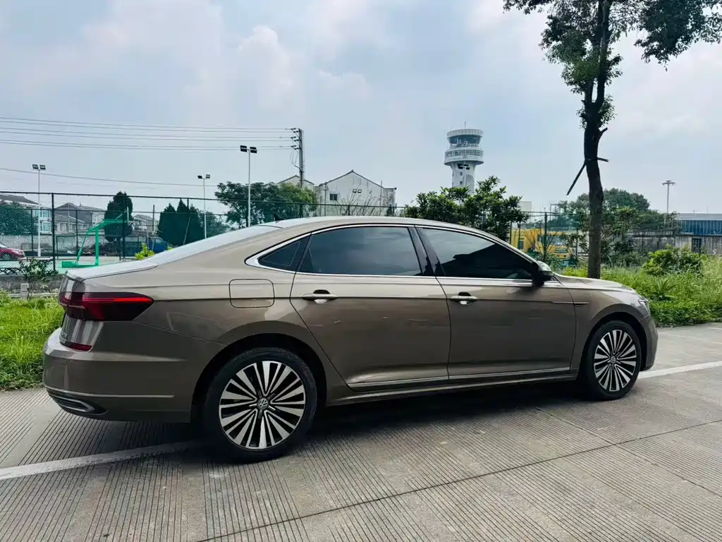 Volkswagen Passat — фото 4