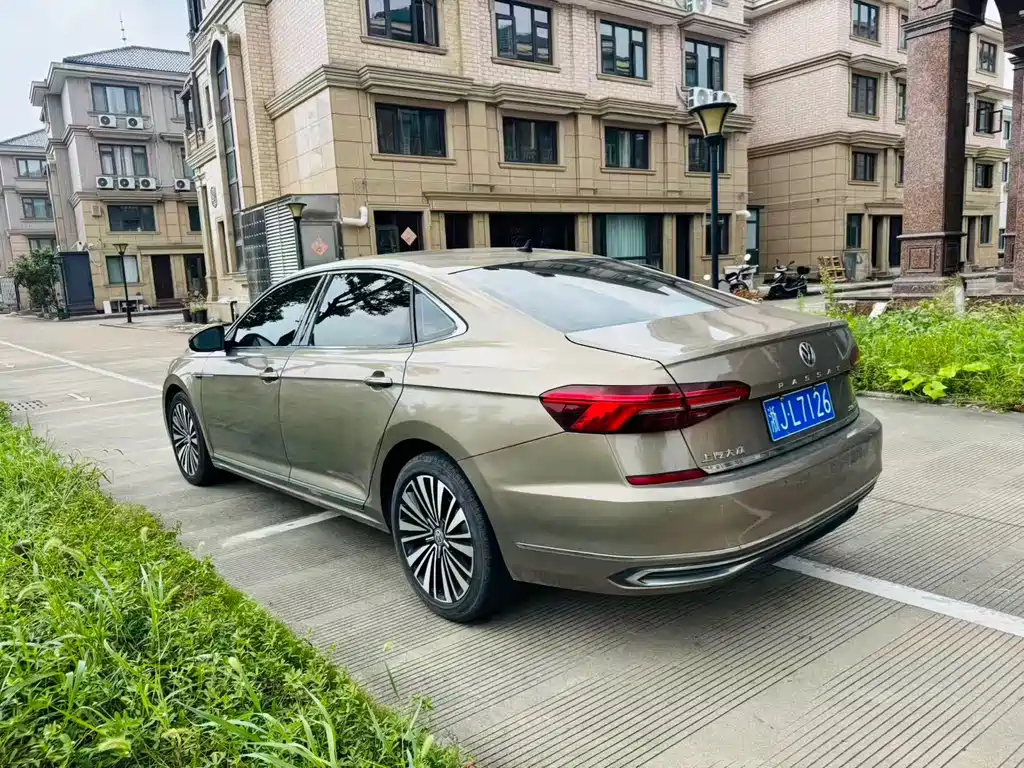 Volkswagen Passat — фото 6