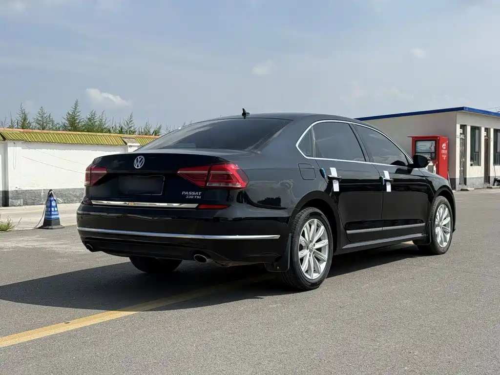 Volkswagen Passat — фото 13