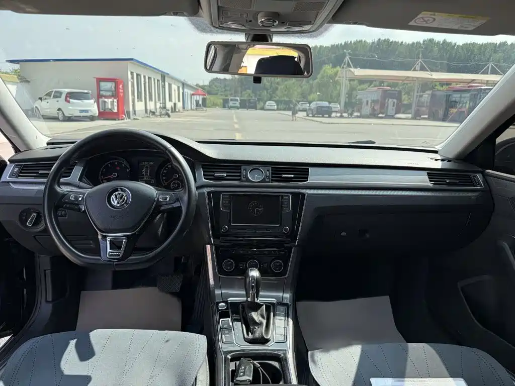 Volkswagen Passat — фото 15