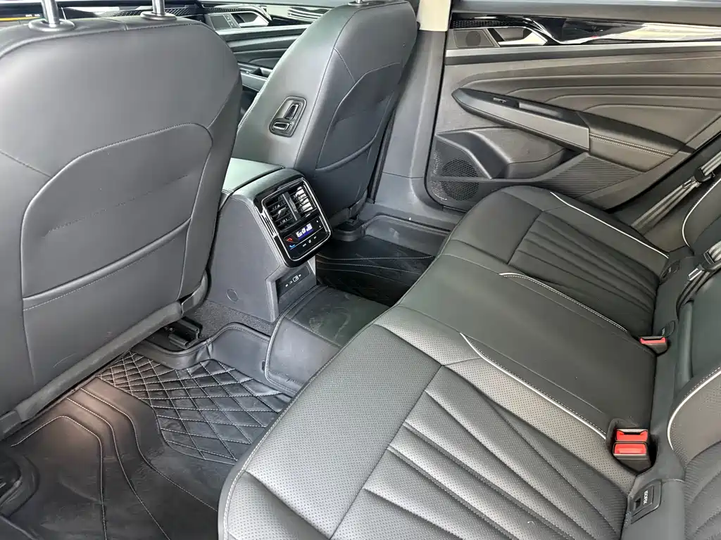 Volkswagen Passat — фото 13