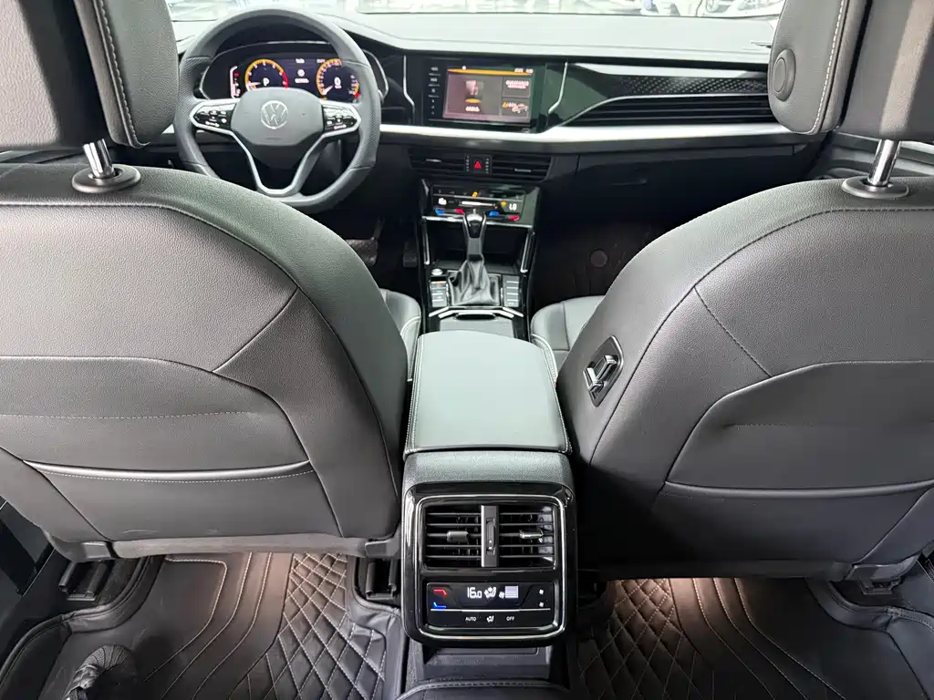 Volkswagen Passat — фото 14