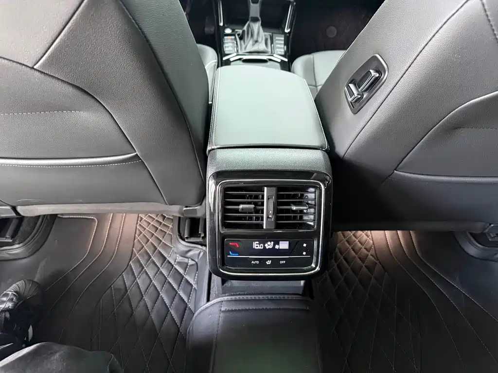 Volkswagen Passat — фото 17