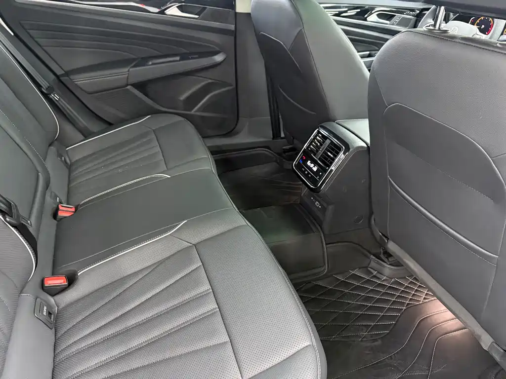 Volkswagen Passat — фото 19