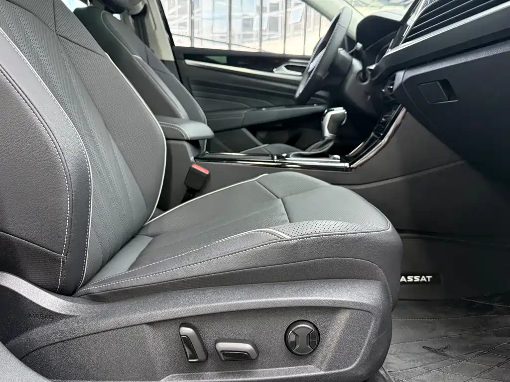 Volkswagen Passat — фото 21