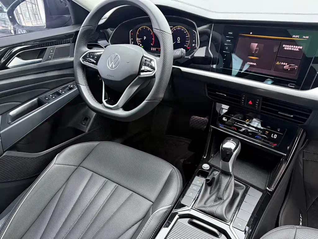 Volkswagen Passat — фото 23